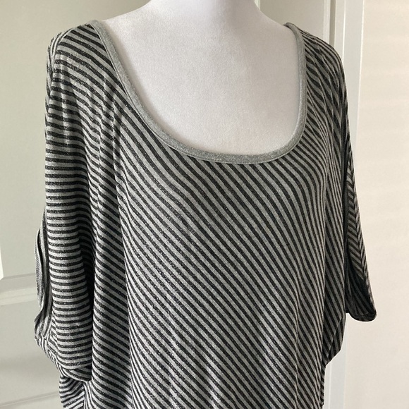Coldwater Creek XL 16 short dolman sleeve top metallic gray black - Picture 2 of 10